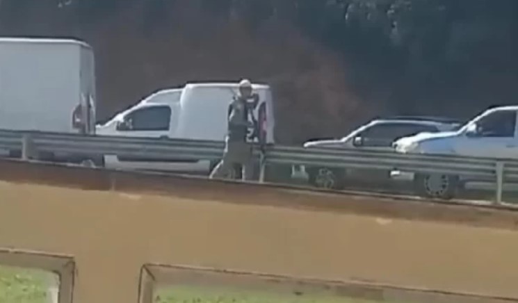 Três ficam feridos após troca de tiros com a PM na MG-050