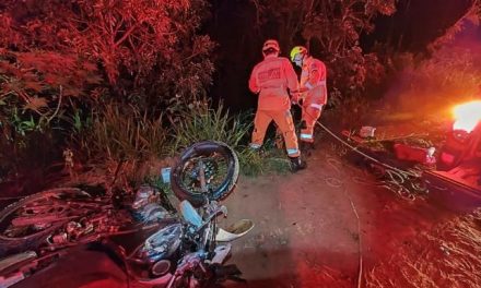 Motociclista morre após batida frontal contra carro na MGC-369, em Alfenas