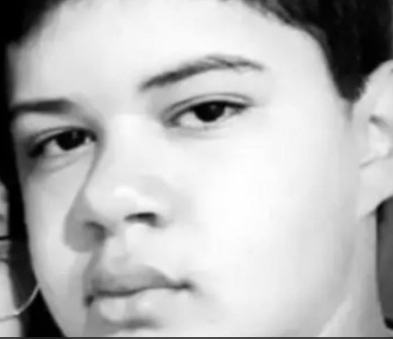 Adolescente é arrastado durante enxurrada e corpo é encontrado pelo pai