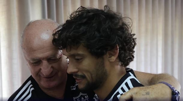 Atlético exalta reencontro de Gustavo Scarpa com Felipão: ‘Craque e professor’