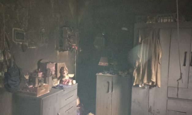 Casa pega fogo no bairro Mangabeiras e mobiliza Corpo de Bombeiros