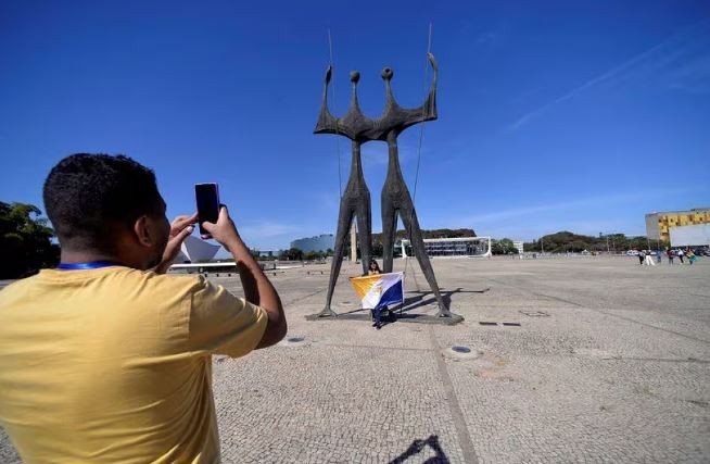 Após críticas de Janja, Praça dos Três Poderes será reformada