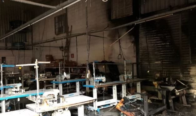 Incêndio destrói fábrica de roupas em Divinópolis