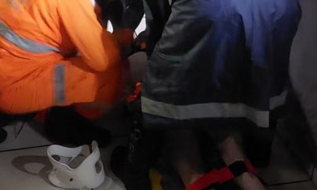 Tentando salvar gato, jovem despenca cinco metros em Itaúna