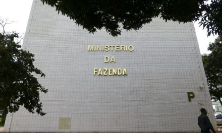 Governo federal arrecada R$ 2,3 trilhões em impostos e receitas, o 2º maior resultado da história