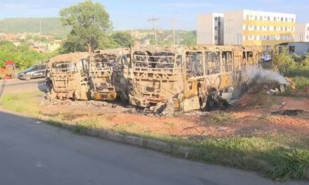 Cinco ônibus escolares são incendiados em Minas Gerais