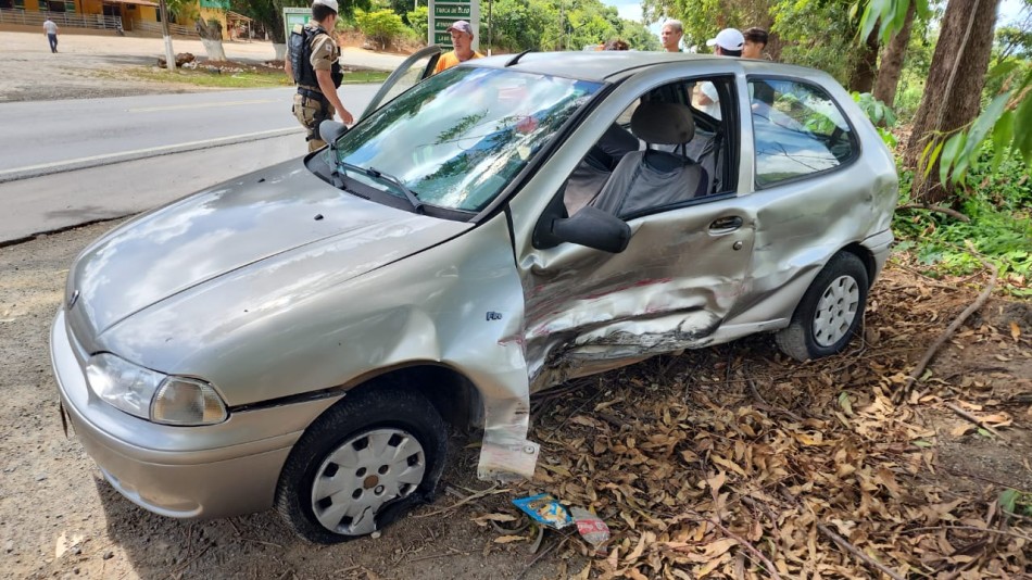 Acidente envolvendo dois veículos deixa três pessoas feridas, na BR-354, em Formiga