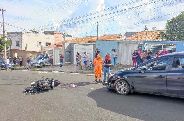 Motociclista de 24 anos morre após colidir contra carro em Poços de Caldas