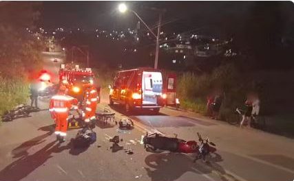 Motociclistas sofrem fraturas após batida lateral entre veículos no Parque Urupês, em Varginha