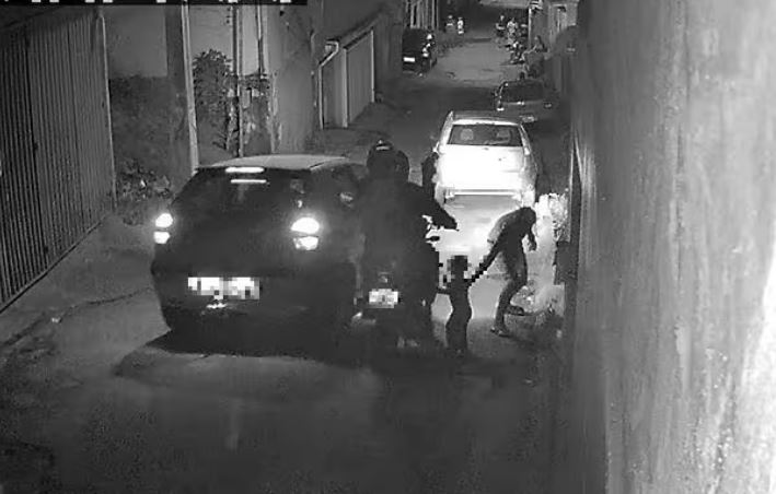 Suspeitos tentam matar homem e quase atropelam criança