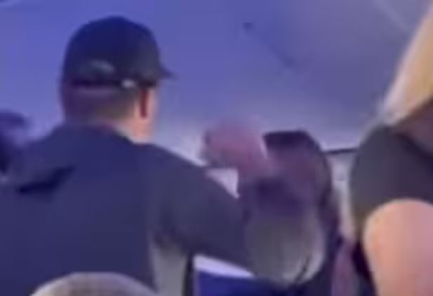 Passageiros brigam e trocam socos em pleno voo nos EUA