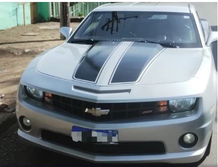 Homem com habilitação vencida deixa o filho de 12 anos dirigir Camaro em MG
