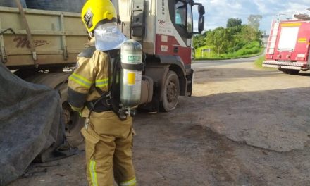 Princípio de incêndio é registrado em carreta na MG-050, no Planalto