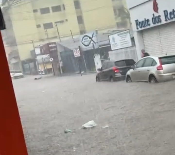Forte chuva causa alagamentos em Formiga