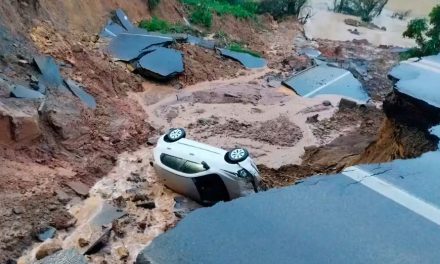 Chuvas abre cratera e interdita trecho da BR-470