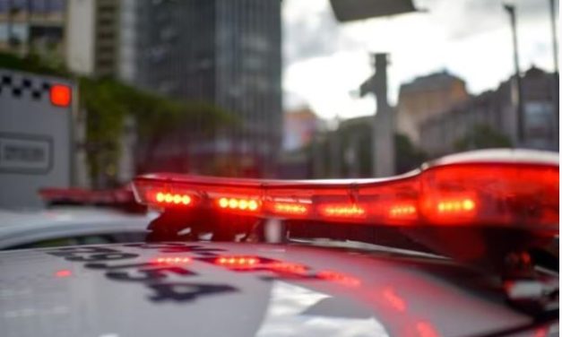 Mãe e filha são mortas com 70 tiros, e geladeira é jogada sobre os corpos