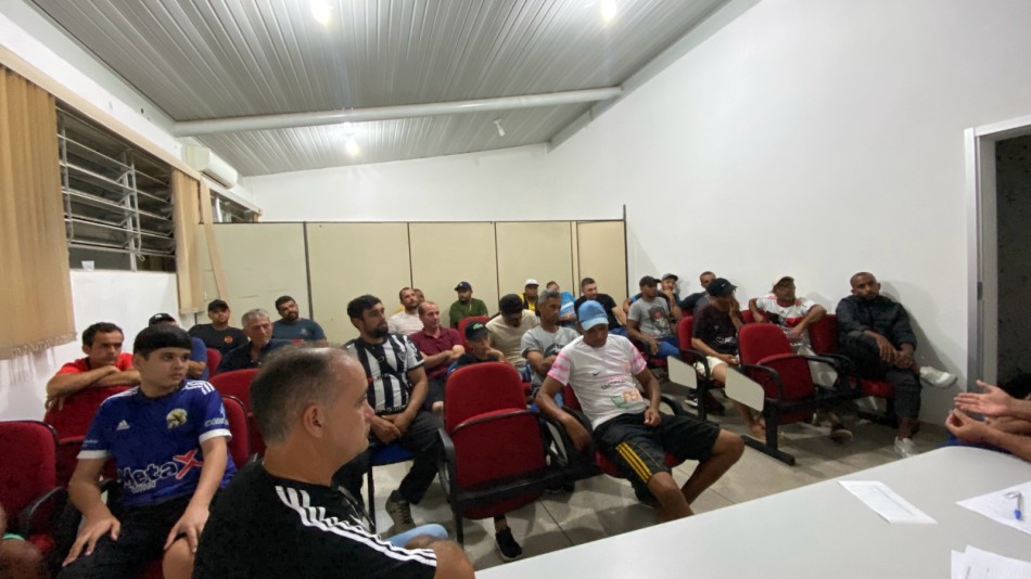 Representantes dos clubes formiguenses realizam sorteio para campeonato do Ruralzão 2024