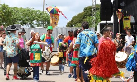 Carnaval é melhor do que celular, dizem crianças em bloquinho no DF