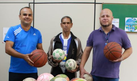 Unifor-MG realiza doação de materiais esportivos para o Instituto Fumaça