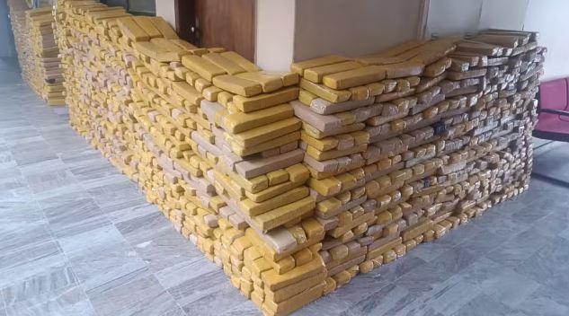 Polícia Militar apreende 3 toneladas de maconha escondidas em sacas de arroz