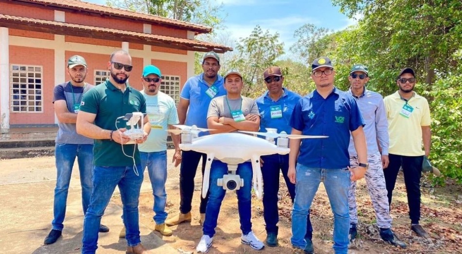 Pilotos de drone em MG: salários de até R$ 12 mil e vagas estão sobrando