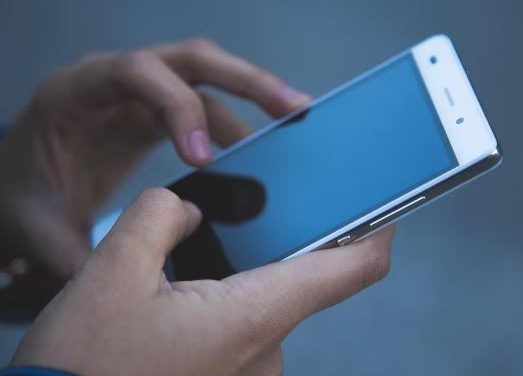 Homem é condenado a pagar R$ 25 mil por vazar ‘nudes’ da ex-namorada