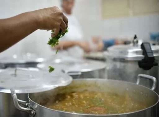 Editora é condenada a indenizar restaurante por cobranças indevidas