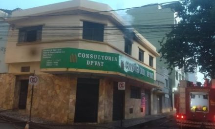 Incêndio atinge brechó no Centro de Divinópolis