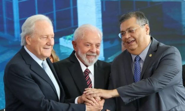 Lula empossa Lewandowski no Ministério da Justiça