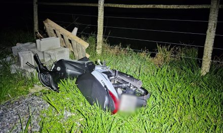 Dois são presos por roubo de motocicleta em Itapecerica