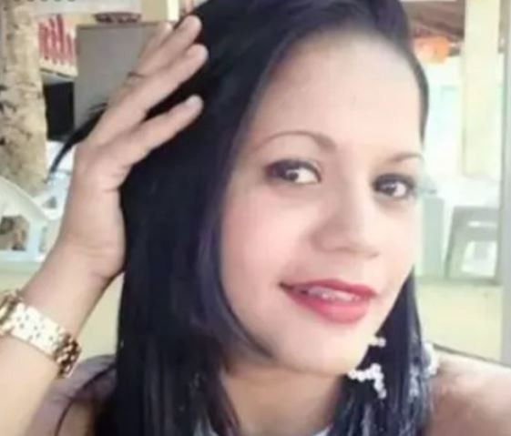 Homem mata esposa, tira selfie com corpo e envia imagem para a família
