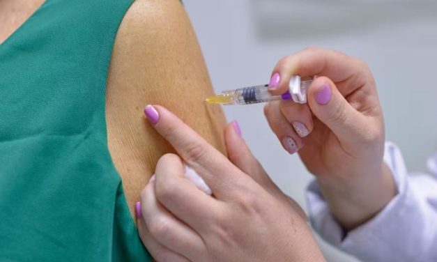Procura por vacina contra dengue aumenta em BH, mas ainda ‘sobram’ 19 mil doses