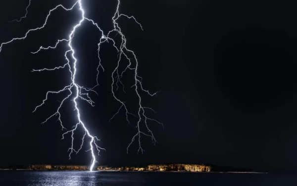 Raio mata homem em praia de Arraial do Cabo