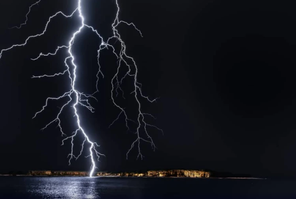 Raio mata homem em praia de Arraial do Cabo