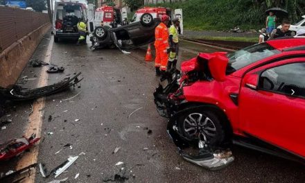 Acidente envolvendo dois carros deixa quatro pessoas feridas no Anel Rodoviário