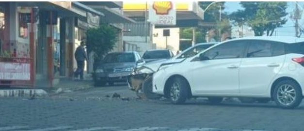 Mulheres ficam feridas em acidente no centro de Piumhi
