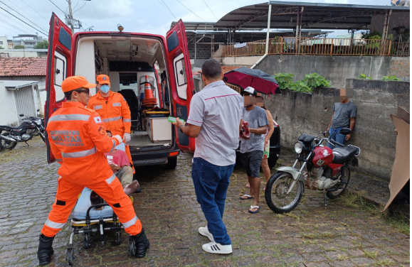 Colisão entre carro e moto é registrada na vila Operária São José, em Formiga