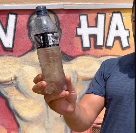 Moradores de Divinópolis reclamam que a Copasa está distribuindo água suja