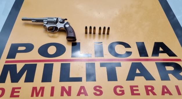 Homem é detido por porte ilegal de arma de fogo em Piumhi