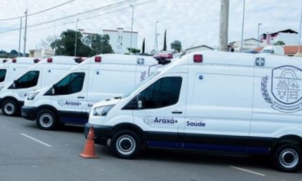 Servidor pega ambulância para levar pessoas em festa e acaba preso em MG