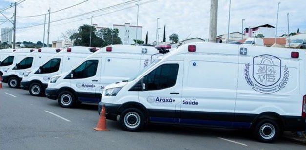 Servidor pega ambulância para levar pessoas em festa e acaba preso em MG