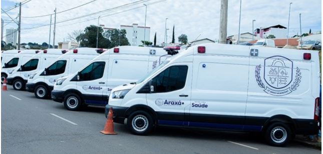 Servidor pega ambulância para levar pessoas em festa e acaba preso em MG