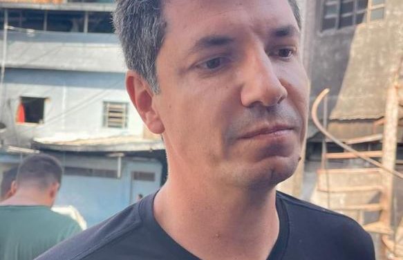 Dono do caminhão que pegou fogo se reúne com moradores para avaliar danos e ressarcimento