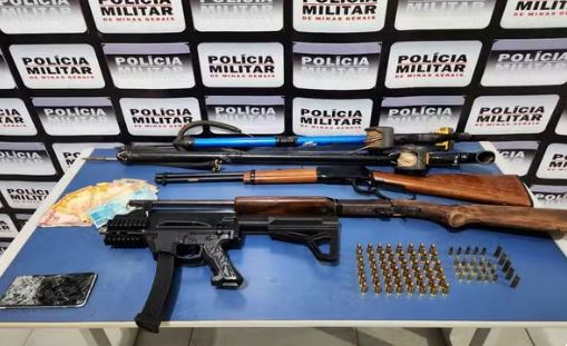 Três suspeitos são presos com armas e submetralhadora de fabricação artesanal