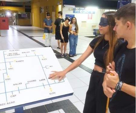 Unifor-MG: alunos de Educação Física participam de aula prática sobre  inclusão da pessoa com deficiência visual