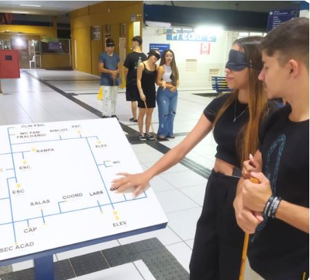 Unifor-MG: alunos de Educação Física participam de aula prática sobre  inclusão da pessoa com deficiência visual