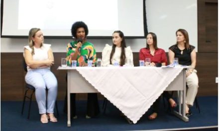 Unifor-MG: curso de Enfermagem reúne alunos e profissionais da área para participar de roda de conversa