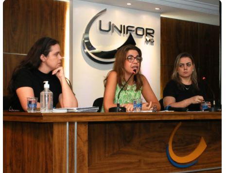 Unifor-MG: mesa redonda conta com a presença de alunos de Direito, Enfermagem e Psicologia