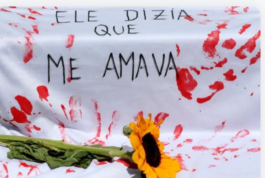 Mulheres protestam contra feminicídios no Rio de Janeiro