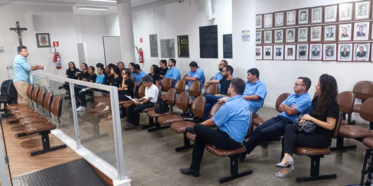 Reunião administrativa para otimizar serviços e atendimento ao público é realizada na Câmara Municipal